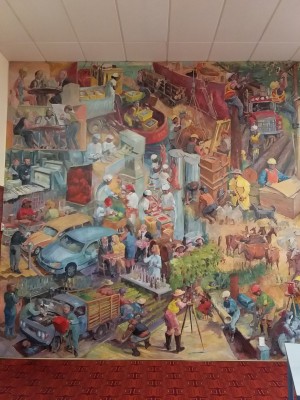 2001 Cosmopolitan Club mural of Gisborne commercial enterprises (Graeme Mudge)
