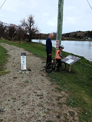 Pathway beside Ūawa River, Ūawa Parade. Photo: Bessie Macey