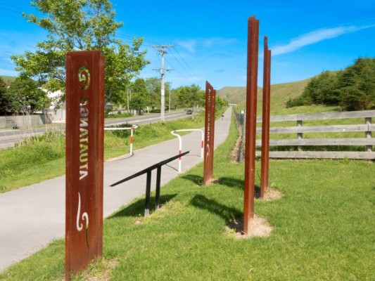 This section of the cycle and walkway was gifted by Matuaokore Ahu Whenua Trust. Photo: Andy Cranston